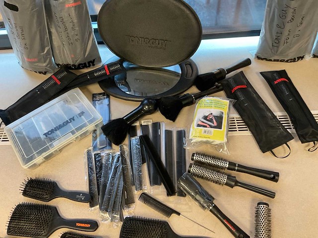 Toni&guy borstels, kammen, spiegels en speldjes - afbeelding 4 van  5