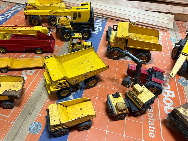 Tonka miniatuur machinepark - 16 delig - afbeelding 10 van  11