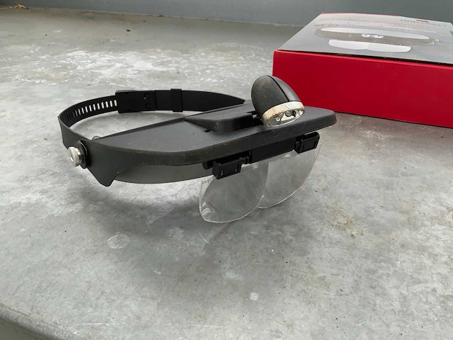 Toolcraft hoofbandloep met led schijnwerper (3x) - afbeelding 4 van  7