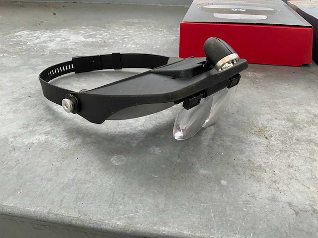 Toolcraft hoofbandloep met led schijnwerper (3x) - afbeelding 3 van  7