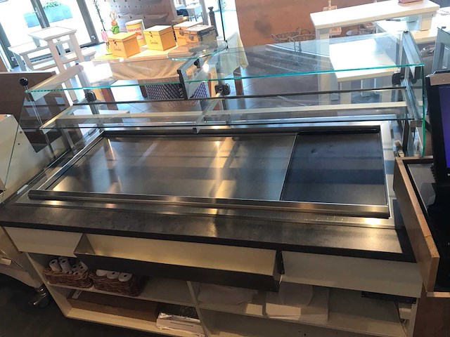 Toonbank en koelvitrine (4x) - afbeelding 13 van  16