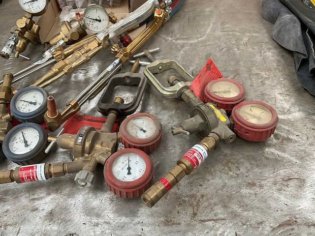 Toortsen en drukregelaars - afbeelding 6 van  6