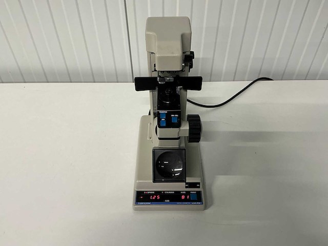 Topcon - lm-p5 - digitale lensmeter - afbeelding 1 van  6