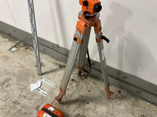 Topcon at-g2 waterpasinstrument / kijker met meetlat - afbeelding 3 van  4