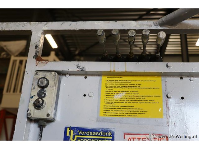 Topper aanhangbare knikarmhoogwerker model rotozoomboom 3t; type st3 - gekeurd tot 11-2026 - afbeelding 11 van  31