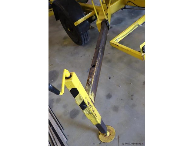 Topper aanhangbare knikarmhoogwerker model rotozoomboom 3t; type st3 - kenteken: 58-59-wf - afbeelding 22 van  31