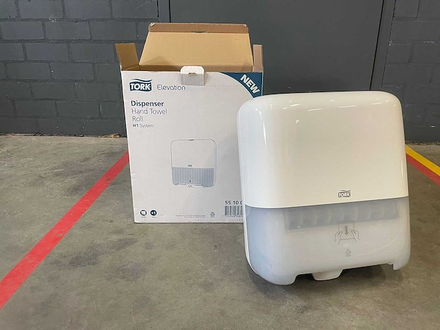 Tork dispenser hand towel - afbeelding 1 van  5