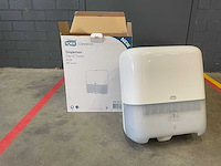 Tork dispenser hand towel - afbeelding 1 van  5