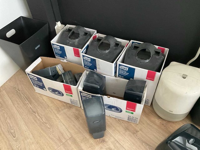 Tork, euro prullenbakken en dispensers - afbeelding 3 van  3