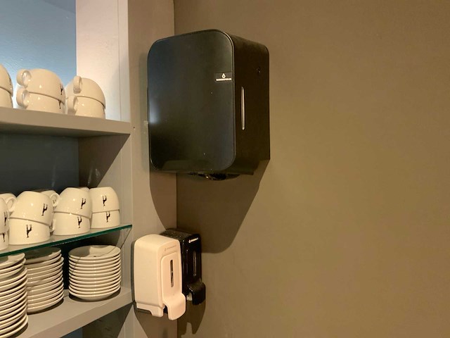 Tork, euro wastafel, papier- en zeepdispensers - afbeelding 3 van  9