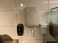 Tork, euro wastafel, papier- en zeepdispensers - afbeelding 6 van  9