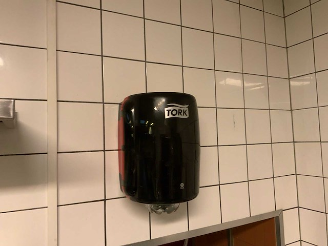 Tork, euro wastafel, papier- en zeepdispensers - afbeelding 8 van  9