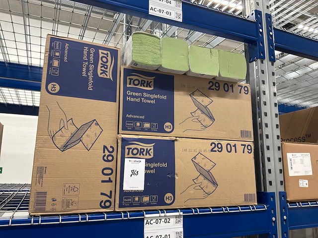Tork green enkelvouw en basis papieren handdoeken - afbeelding 1 van  4