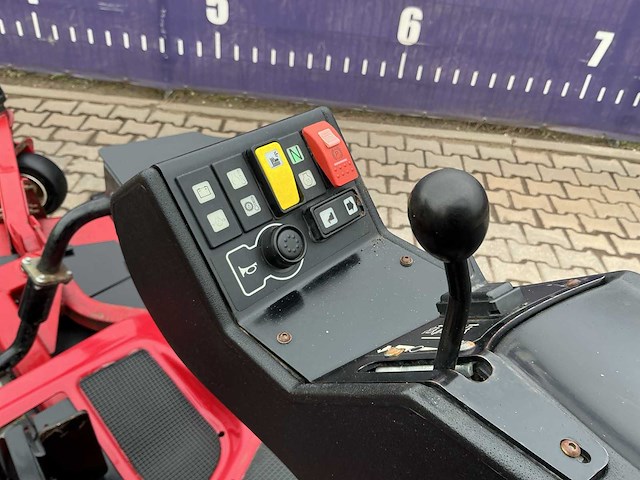 Toro - groundmaster - 3400 - 4-wd - zitmaaier - afbeelding 6 van  8