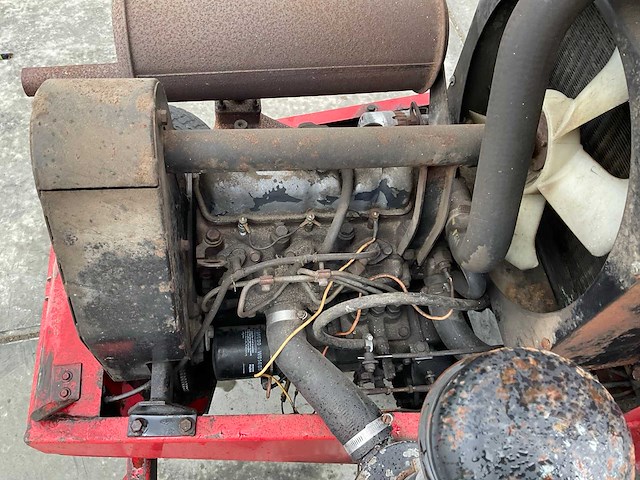 Toro groundmaster 322-d zitmaaier werkend maaidek slecht - afbeelding 9 van  9