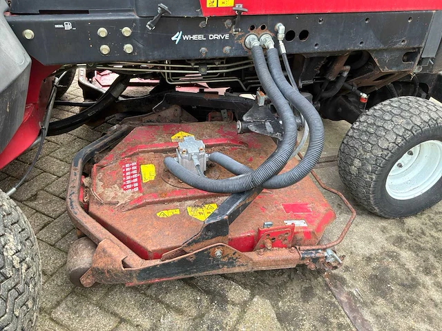 Toro groundmaster 4500d grasmaaier 4 wheel drive - afbeelding 14 van  24