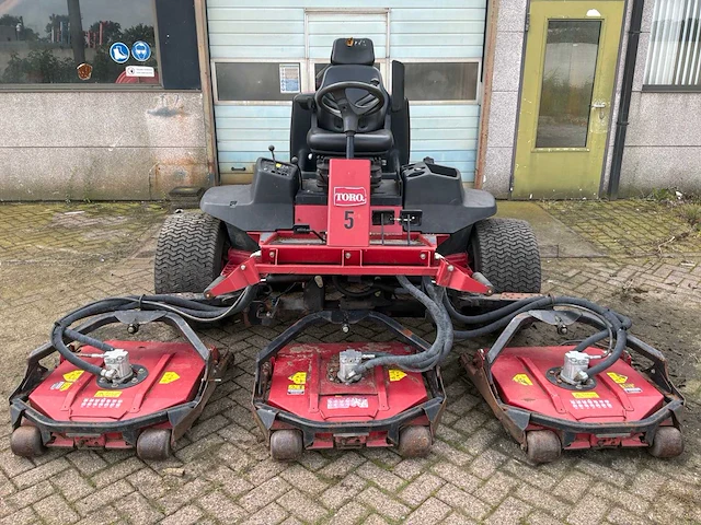 Toro groundmaster 4500d grasmaaier 4 wheel drive - afbeelding 18 van  24