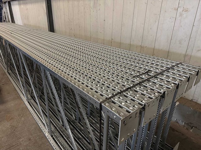 Torri - palletstelling 28 meter (820cm hoog) gegalvaniseerde staanders - afbeelding 4 van  7