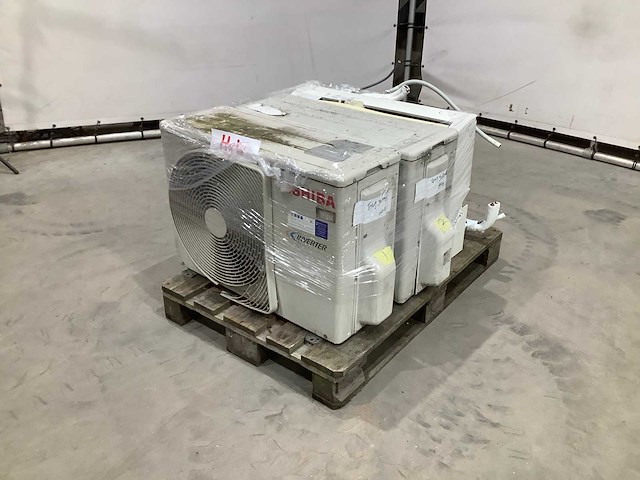 Toshiba - airconditioning (2x) - afbeelding 1 van  8