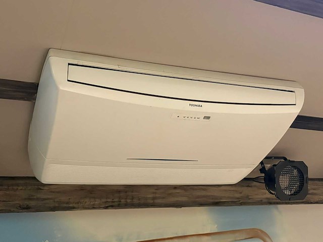 Toshiba - airconditioning (2x) - afbeelding 1 van  2