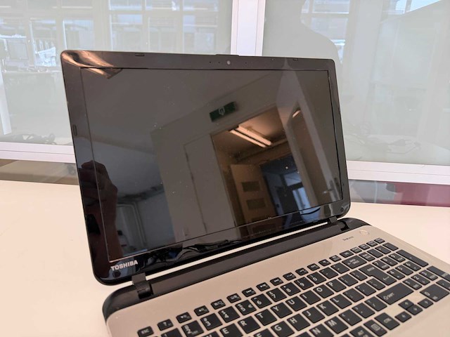 Toshiba - satellite l50-b-2e4 - laptop - afbeelding 5 van  7