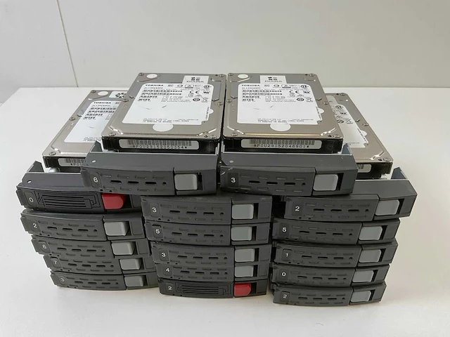 Toshiba 17x 900 gb sas(al13seb900) hdds (17x) - afbeelding 1 van  11
