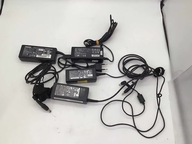 Toshiba delta laptop voedingen computeronderdeel (4x) - afbeelding 4 van  5