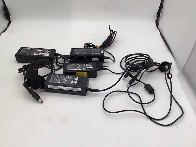 Toshiba delta laptop voedingen computeronderdeel (4x) - afbeelding 5 van  5