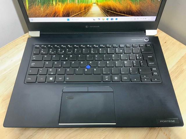 Toshiba dynabook laptop - afbeelding 2 van  8
