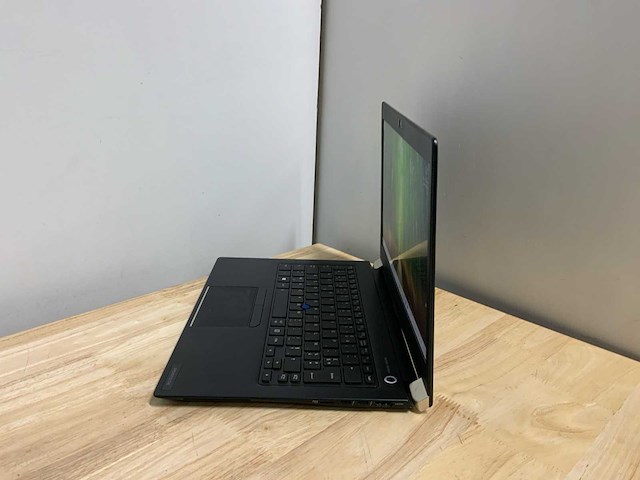 Toshiba dynabook laptop - afbeelding 5 van  8