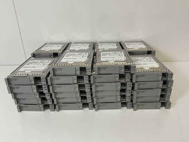 Toshiba (hdebf01jaa51) 1.2 tb sas hdds (42x) - afbeelding 1 van  9