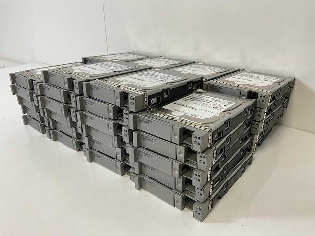 Toshiba (hdebf01jaa51) 1.2 tb sas hdds (42x) - afbeelding 3 van  9