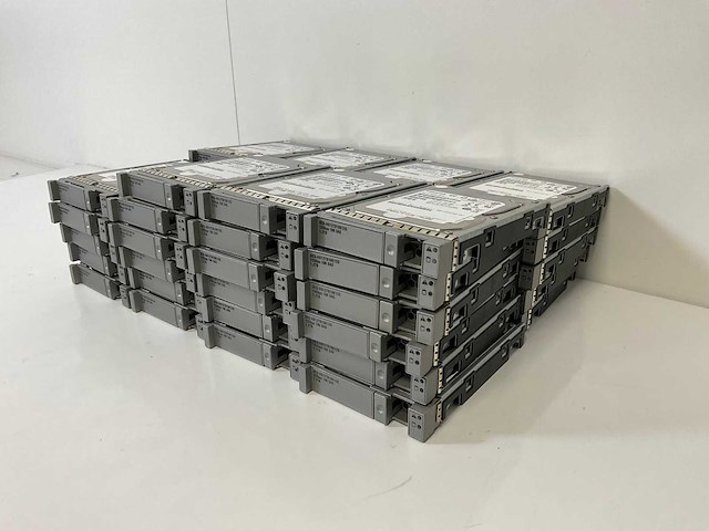 Toshiba (hdebf01jaa51) 1.2 tb sas hdds (43x) - afbeelding 3 van  9