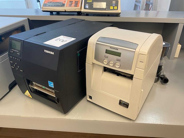Toshiba industriële barcode printer (2x) - afbeelding 1 van  4