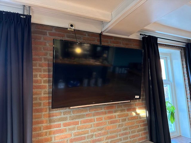 Toshiba lcd colour televisie met muurbeugel - afbeelding 1 van  6