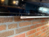 Toshiba lcd colour televisie met muurbeugel - afbeelding 2 van  6