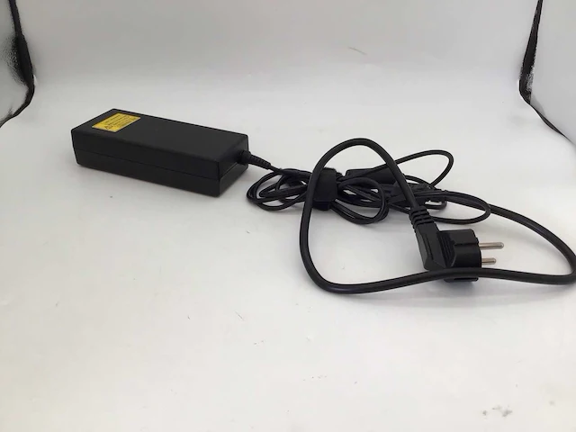 Toshiba originele 120 watt adapter computeronderdeel - afbeelding 1 van  5