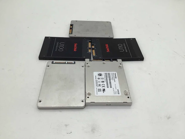 Toshiba sandisk intel 256gb (1x) - 80gb (1x) - 40gb (1x) - 16gb (2x) sata ssd interne hardeschijf (5x) - afbeelding 5 van  5