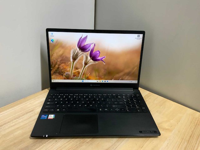 Toshiba satellite pro l50-j-10i laptop - afbeelding 1 van  8