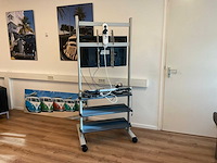 Toshiba tv op verrijdbare standaard - afbeelding 4 van  5