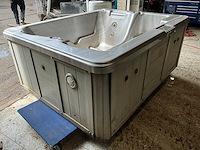 Total relax jacuzzi - afbeelding 1 van  13