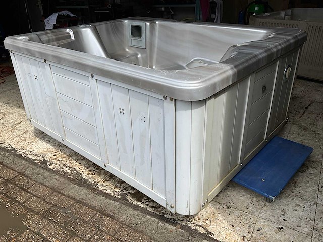 Total relax jacuzzi - afbeelding 8 van  13
