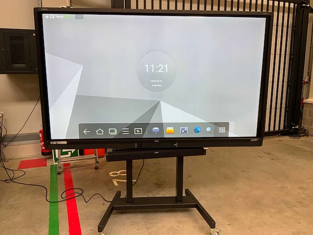 Touch pro - 86" (ots-uhd86v1t1) 4k uhd interactief touchscreen on rolling stand - afbeelding 1 van  5