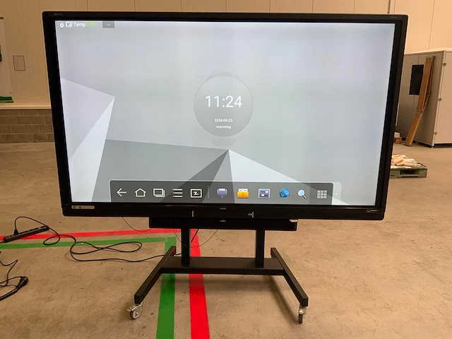 Touch pro - 86" (ots-uhd86v1t1) 4k uhd interactief touchscreen on rolling stand - afbeelding 1 van  5