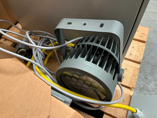 Touchscreen pc, titrator, lamp en kast - afbeelding 3 van  15