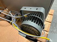 Touchscreen pc, titrator, lamp en kast - afbeelding 3 van  15