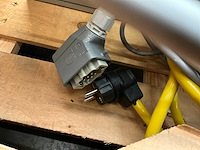 Touchscreen pc, titrator, lamp en kast - afbeelding 5 van  15