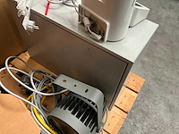 Touchscreen pc, titrator, lamp en kast - afbeelding 6 van  15