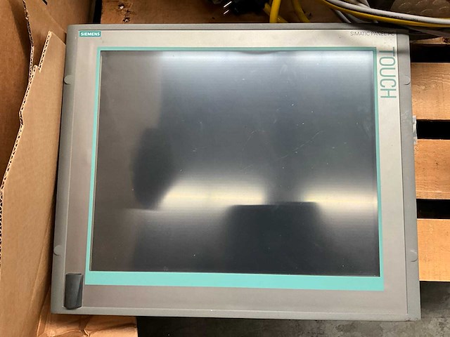 Touchscreen pc, titrator, lamp en kast - afbeelding 8 van  15