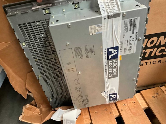 Touchscreen pc, titrator, lamp en kast - afbeelding 9 van  15